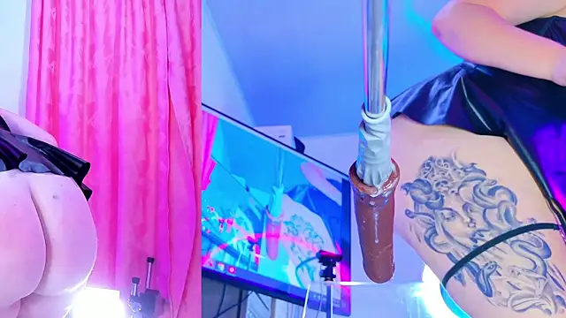 NathaxaLeans live cam on StripChat