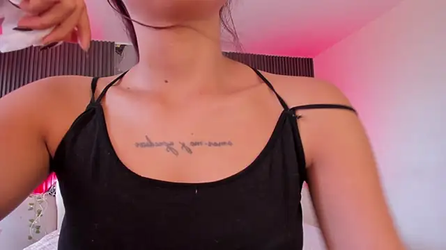 CarolineFyre webcam