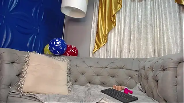 Watch JolieDuvalle live on EroticFlix - High definition streams
