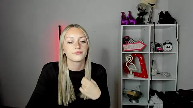 EvelynBlond webcam
