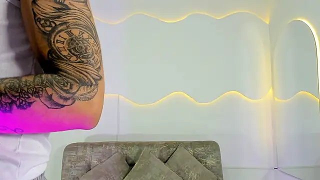 ArohomLester_ webcam