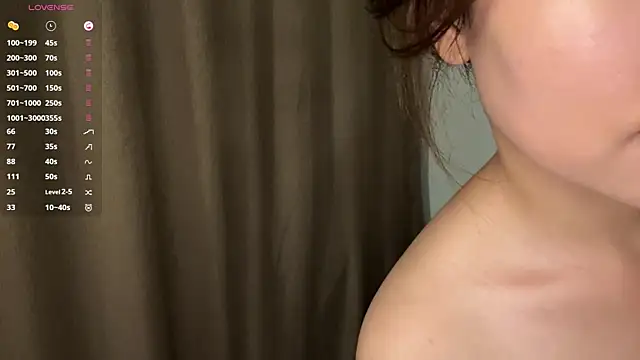 Ur_neighbor_Kira webcam