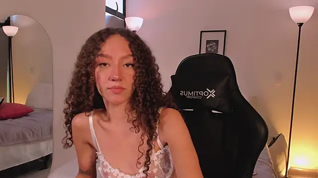 ChloeMoreti webcam