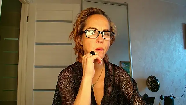LioraWeiss live cam on StripChat