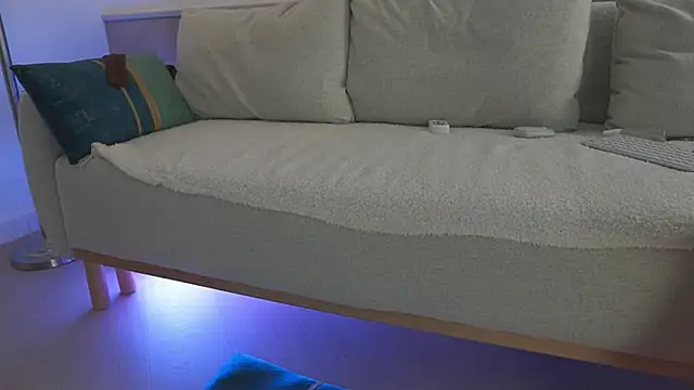 Yvonna_One webcam