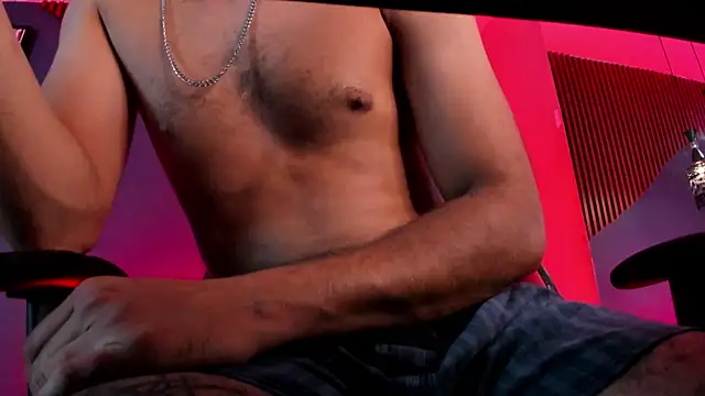 Boss_Domiinator webcam
