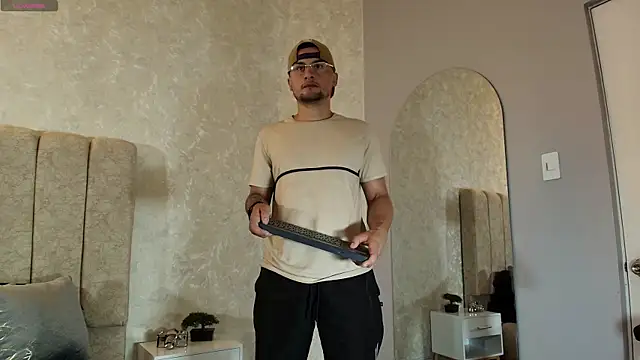 Lukas_Barone webcam