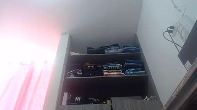 nicolle_milf1978 webcam