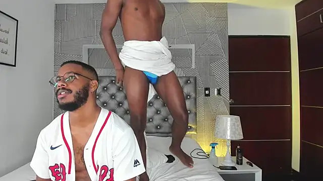 DereckandJakee live cam on StripChat
