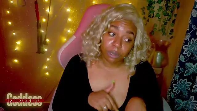 MercedesRedd webcam