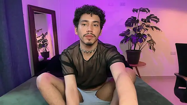 Noah_and_Steven live cam on StripChat