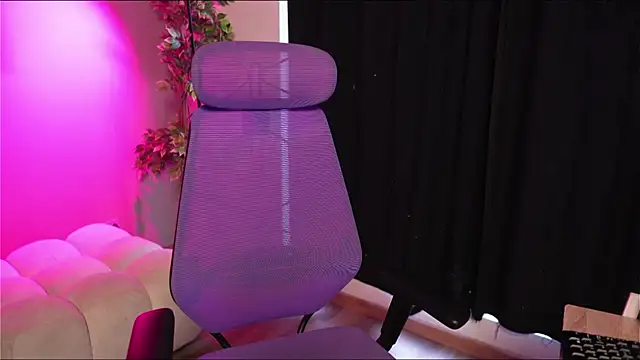 Millie_Volturi webcam