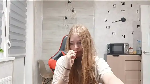 KarinaBestie webcam