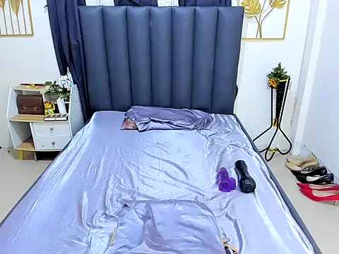 Sabrina_Bri24 live cam on StripChat