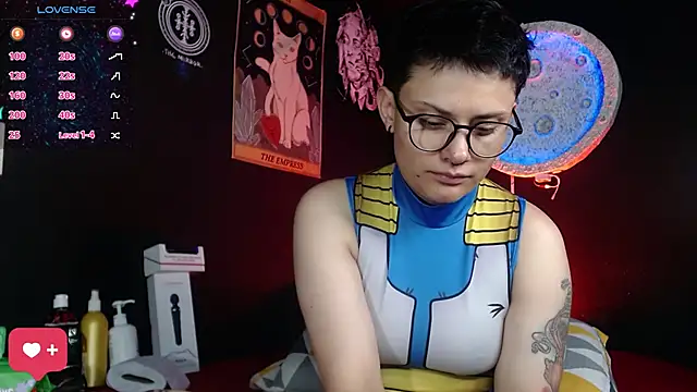 girl_intense444 webcam