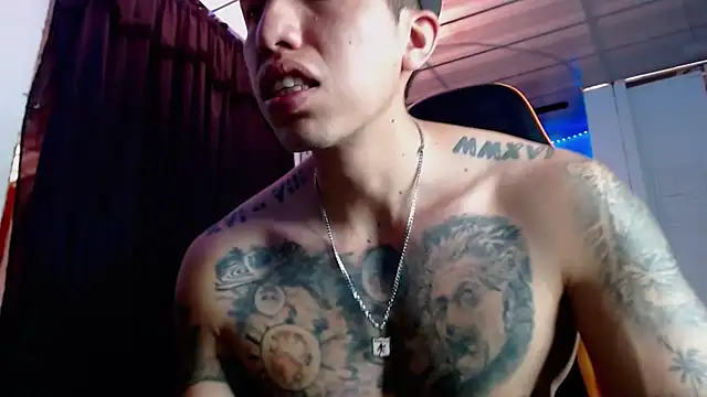 Adam_Hudsond webcam