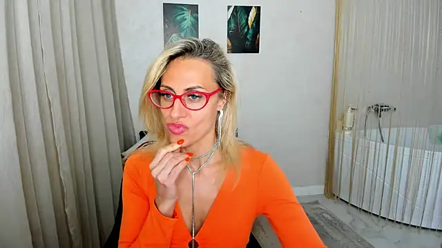 MuseOfStage live cam on StripChat