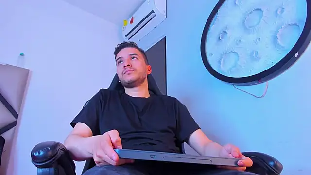 mike_257 live cam on StripChat