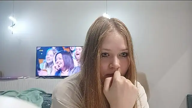 KarinaBestie live cam on StripChat