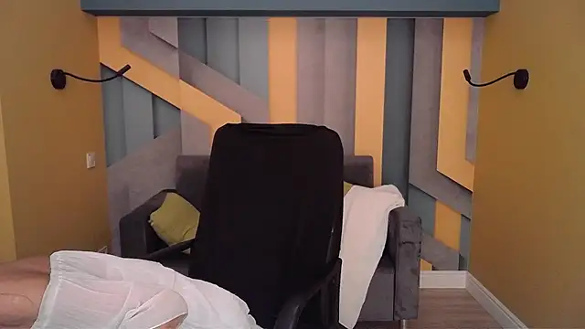 EllaLong webcam
