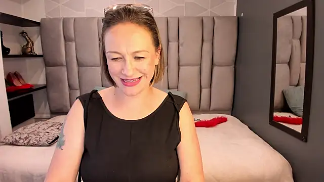 Charlot_milf webcam