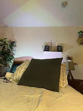 YariRose webcam