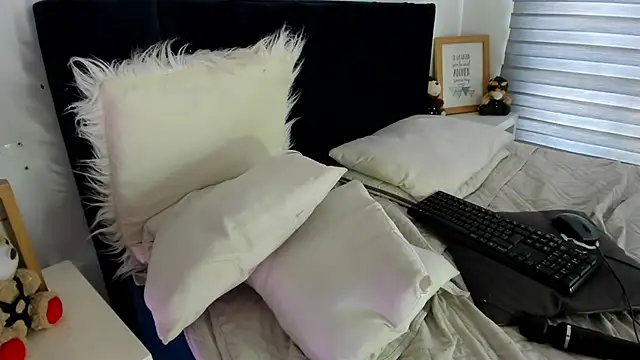 melanie_roux__ webcam