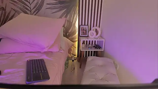Samaantha-White webcam