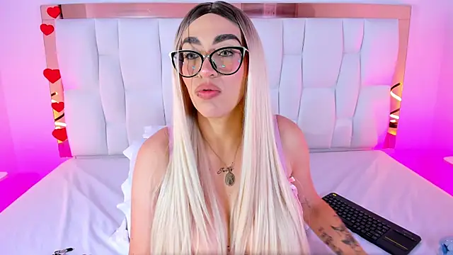 CamilleJuicy_ live cam on StripChat