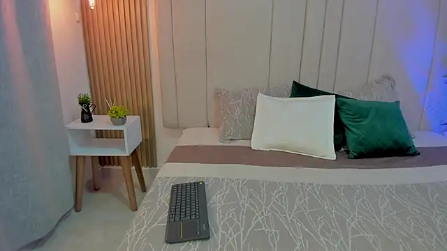 Victoria_Rosee webcam