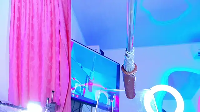 NathaxaLeans webcam