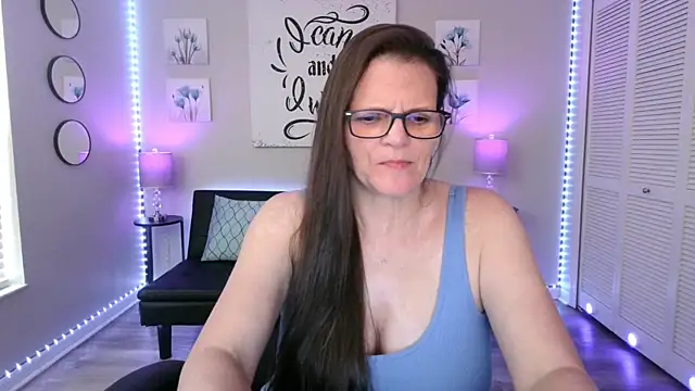 ClassySamantha live cam on StripChat