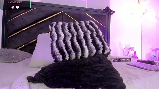april_jones05 live cam on StripChat