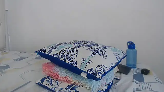 AlannaHarper live cam on StripChat