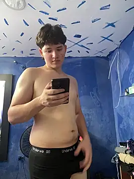 BigLatinGuy live sex cam