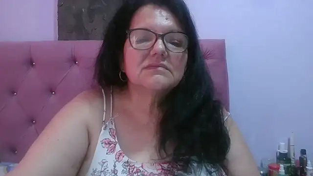 kassandra02 live cam on StripChat