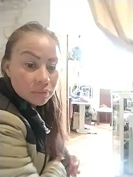 LaraCaliente webcam