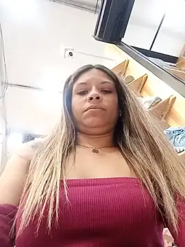 alanna6950 live cam on StripChat