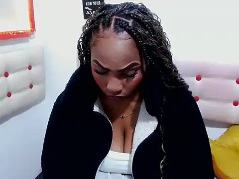 whitneynaugthyxxxx webcam