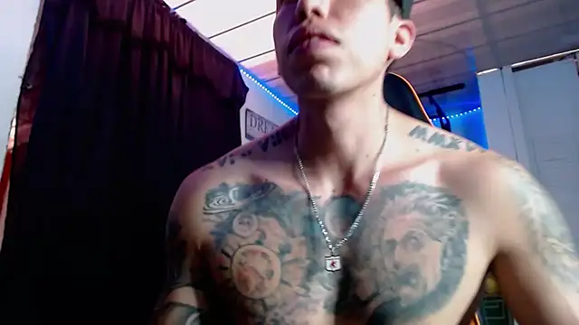 Adam_Hudsond webcam