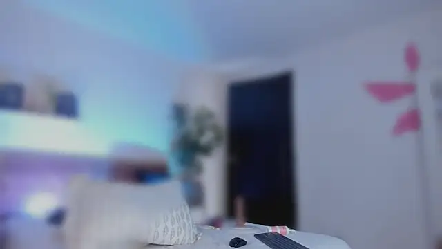 YariRose webcam