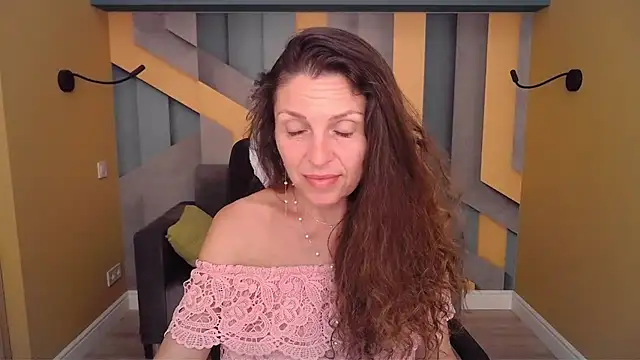 EllaLong webcam
