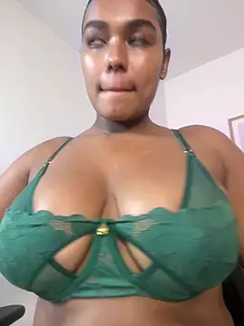 aleja_montiel__ webcam