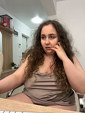 CurlyMaddie webcam