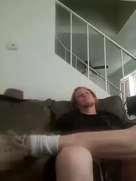 yourMasterisBored live cam on StripChat