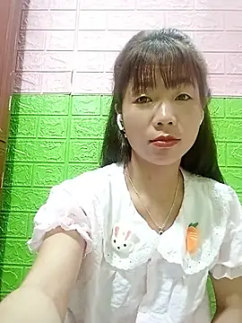 AmyLinee01 live cam on StripChat