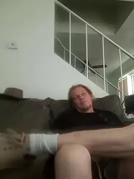 yourMasterisBored live cam on StripChat