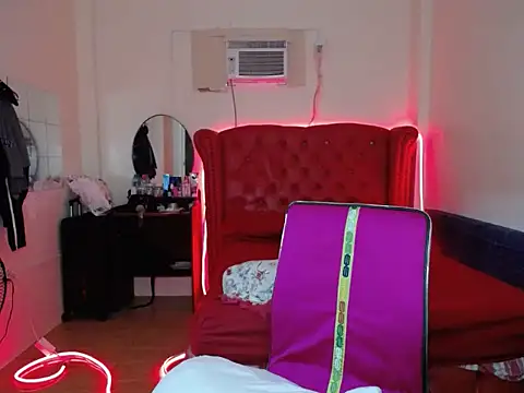 TIKOLGIRL webcam