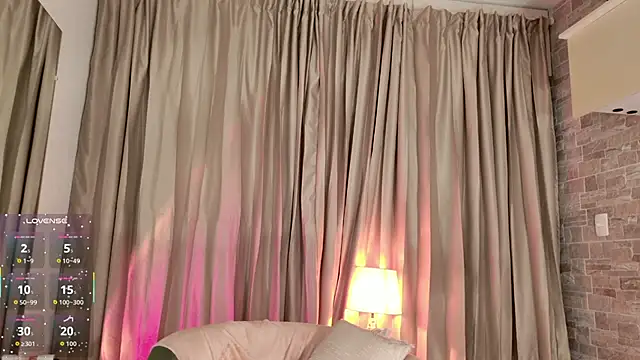 SALOME_CLARK1 live cam on StripChat
