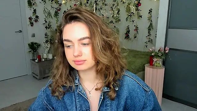 MiracleCurly webcam